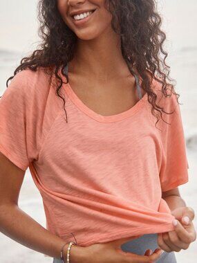 Beyond Yoga Signature High Low Cropped Tee - Peach Blush